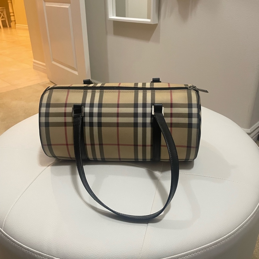 Gently used (practically new) authentic Burburry bowling bag.